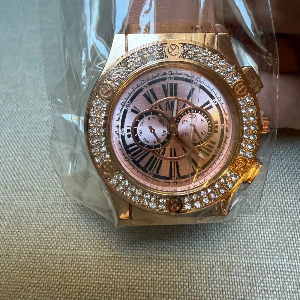 Pink Quartz Sparkly Wrist Watch With Strap Brand New